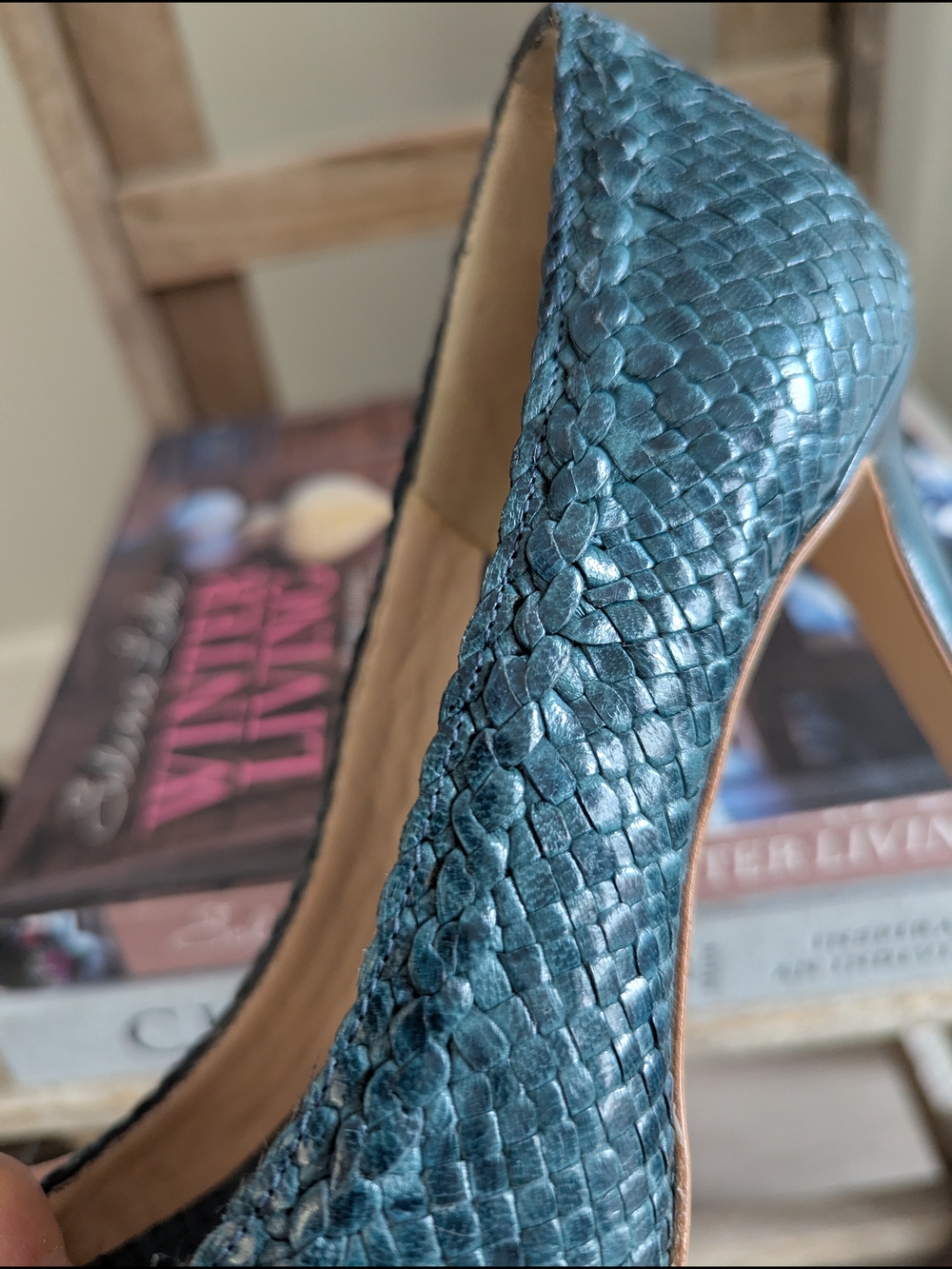 Italian Snake-Embossed Pointed Toe Leather Pumps - Picture 3 of 12